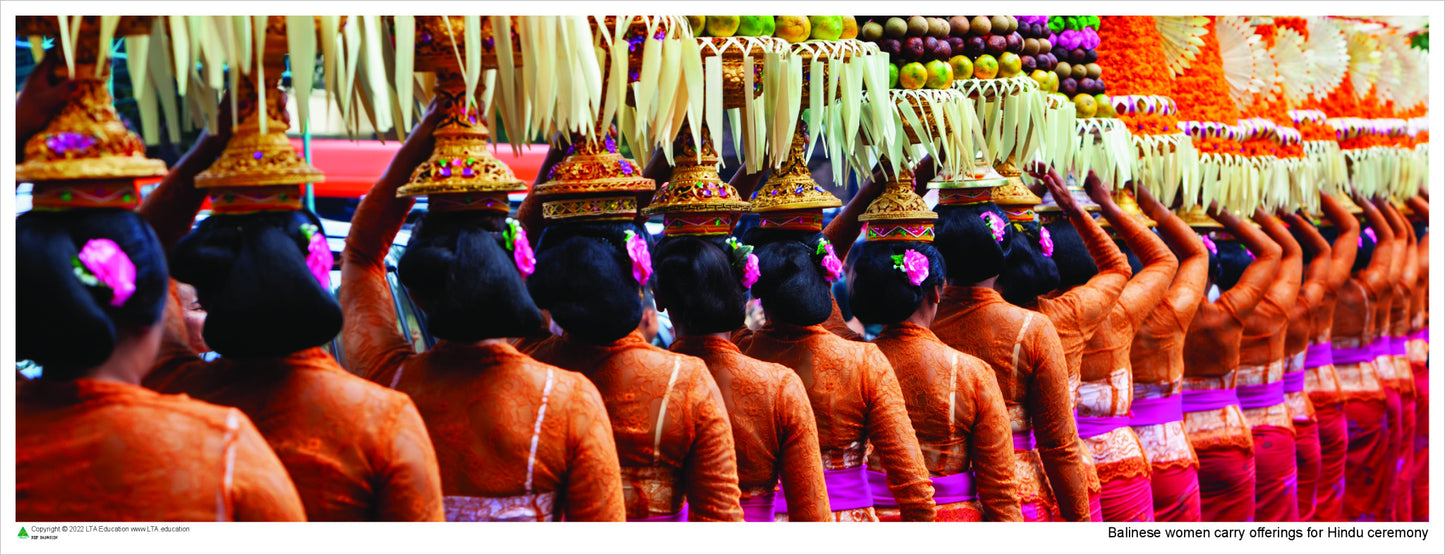 Balinese women carry offerings for Hindu ceremony